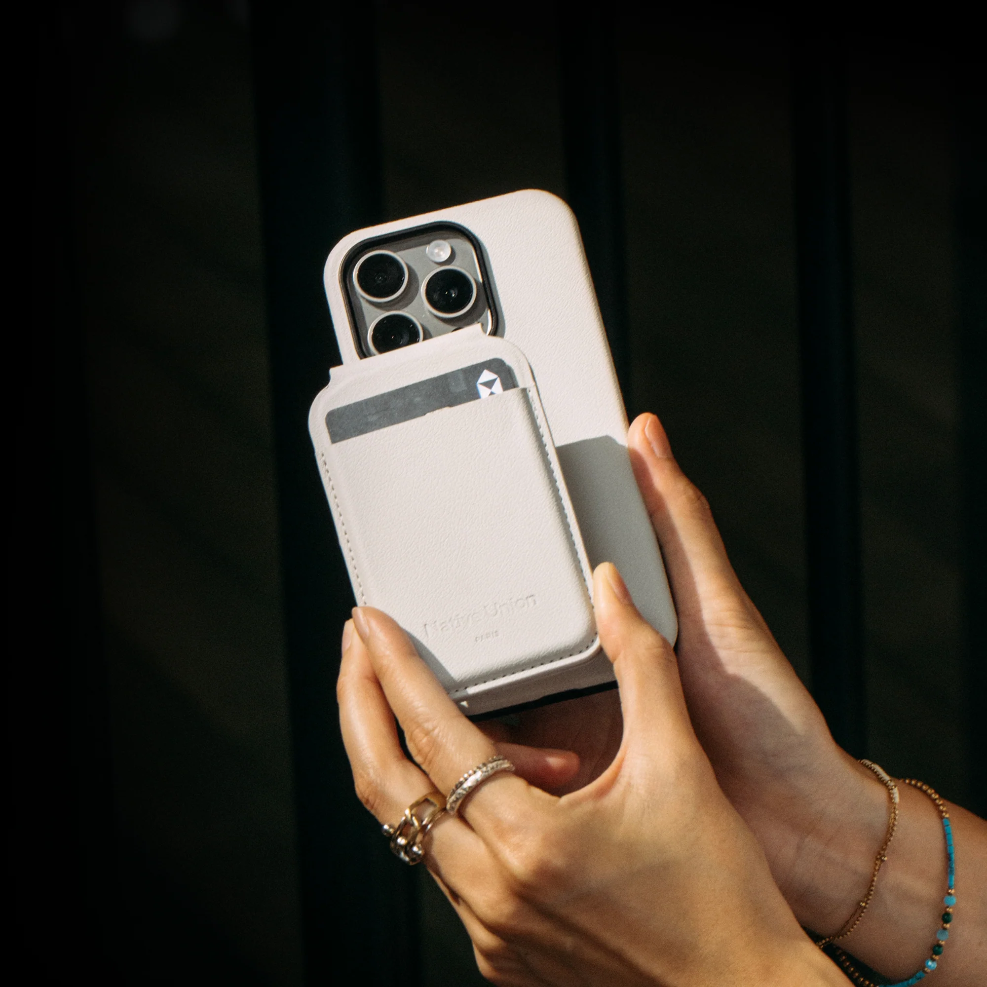 Active Wallet Stand | Magnetic - Image 24