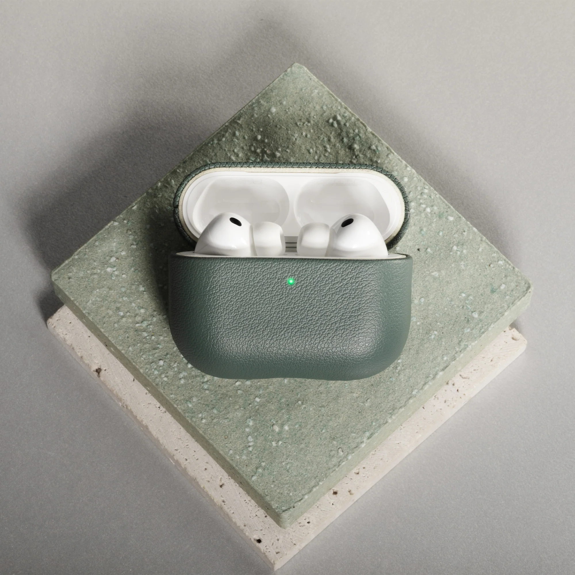 (Re)Classic Case for AirPods Pro 3 - Image 15