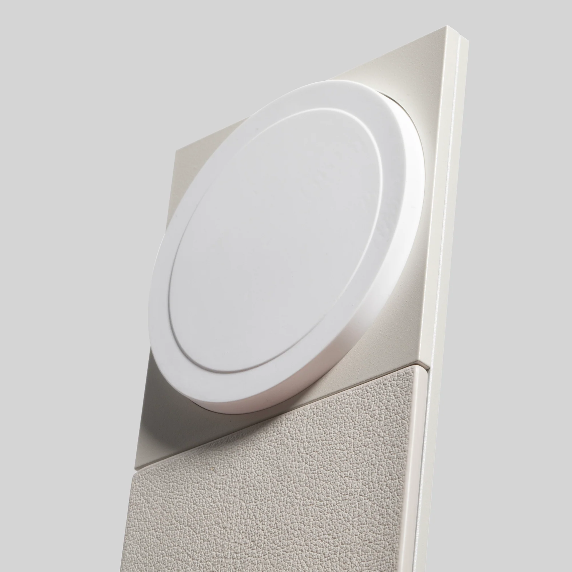 Rise 3-in-1 Magnetic Wireless Charger - Image 12