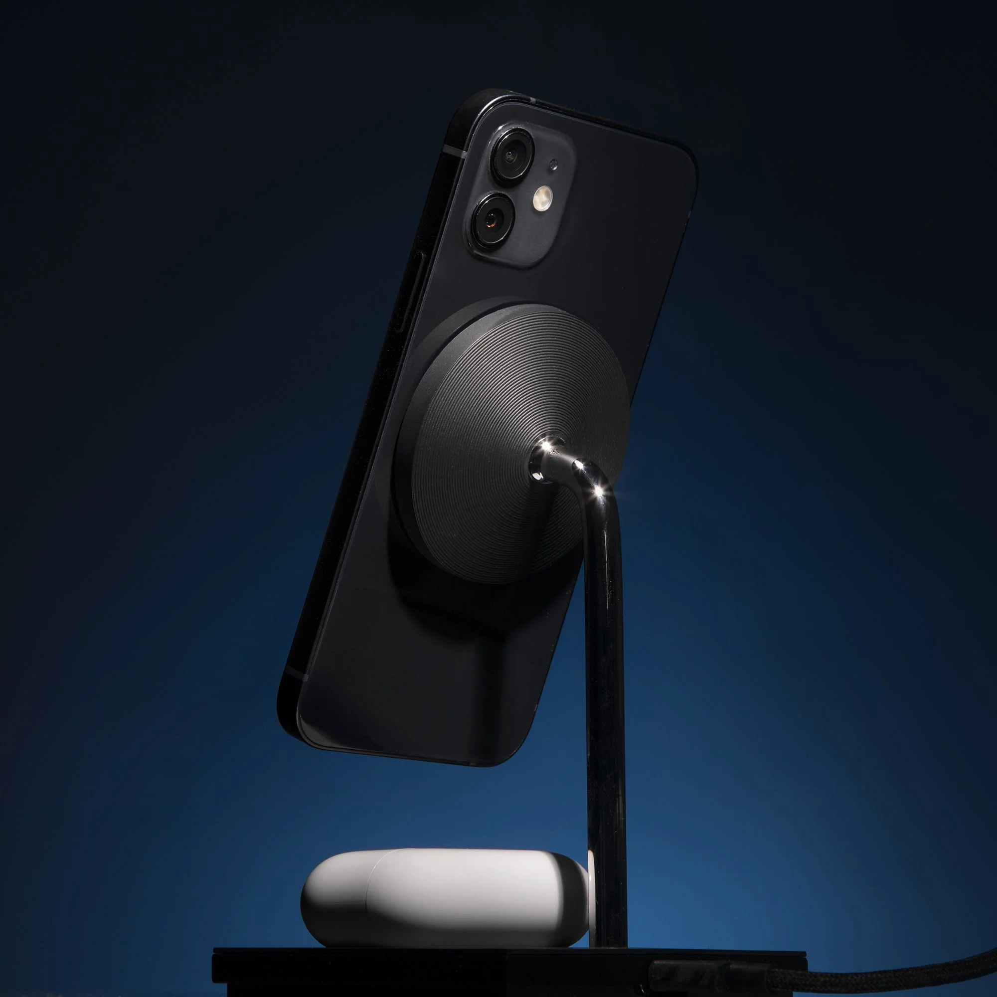 Snap 2-in-1 Magnetic Wireless Charger - Image 9