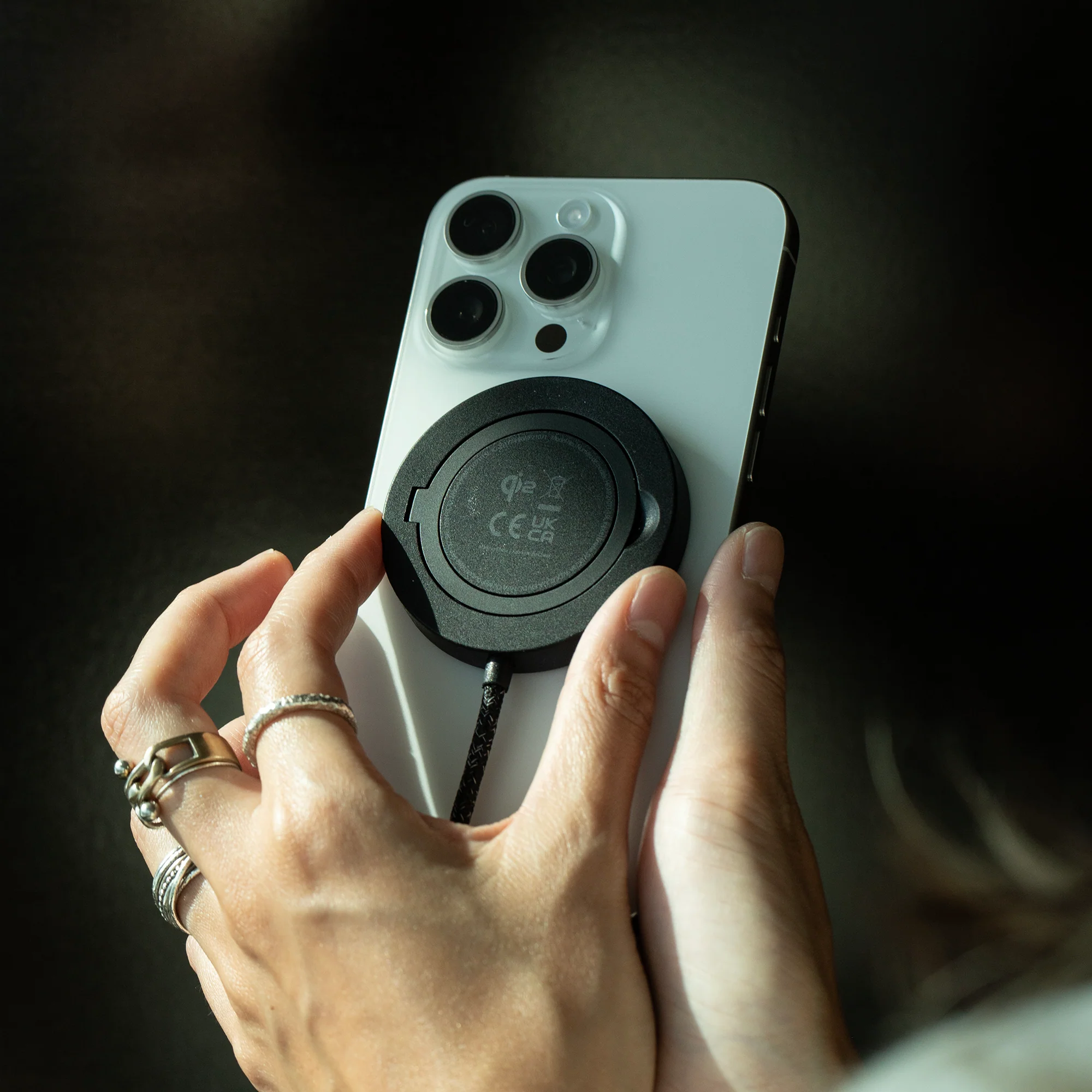 SnapStand Magnetic Wireless Charger - Image 5